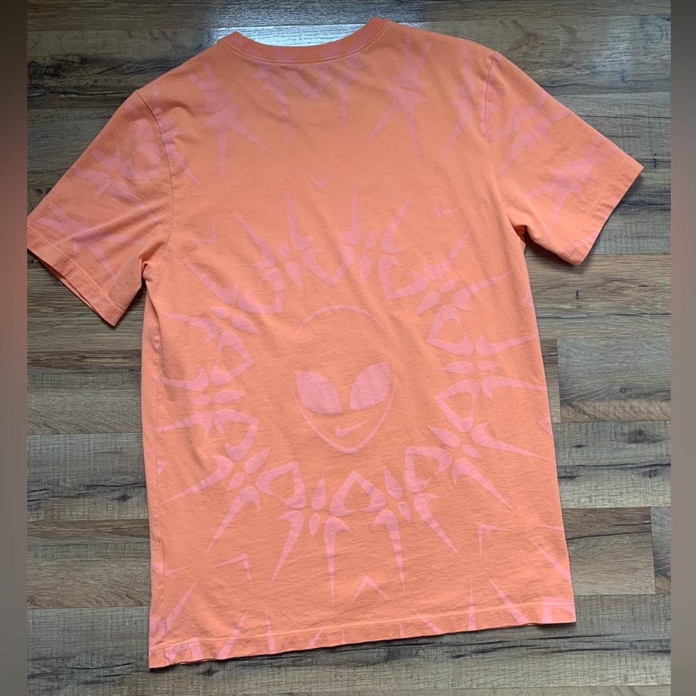 👽Nike The Swoosh is Out There  Reflective Hologram Alien👽Head Tee Shirt Size-S - Picture 4 of 11